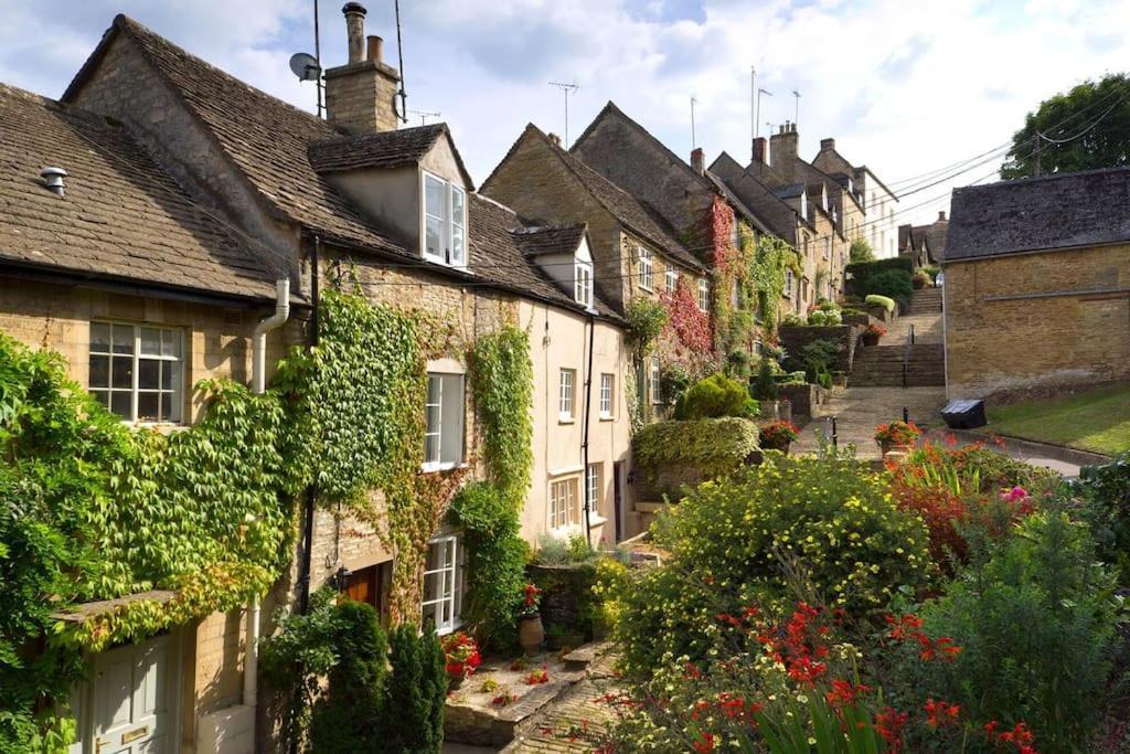 Cotswold Manor House - Country House Retreat With Hot Tub, Ideal For Large Groups Petty France Exteriör bild