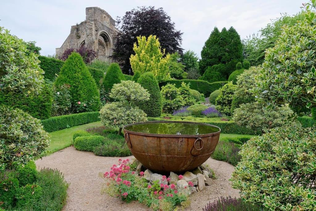 Cotswold Manor House - Country House Retreat With Hot Tub, Ideal For Large Groups Petty France Exteriör bild