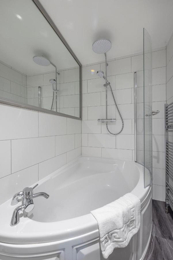 Cotswold Manor House - Country House Retreat With Hot Tub, Ideal For Large Groups Petty France Exteriör bild